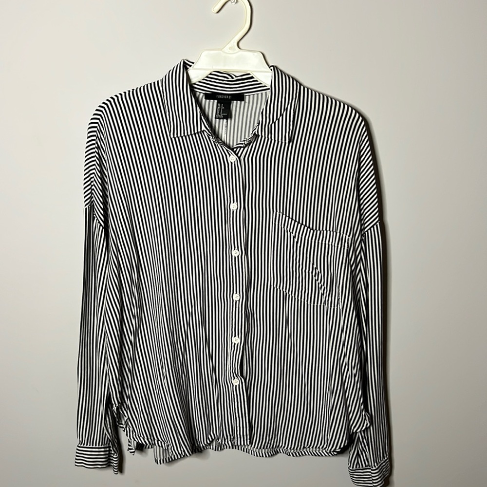 Forever 21 White & Black Striped Button Up Size S